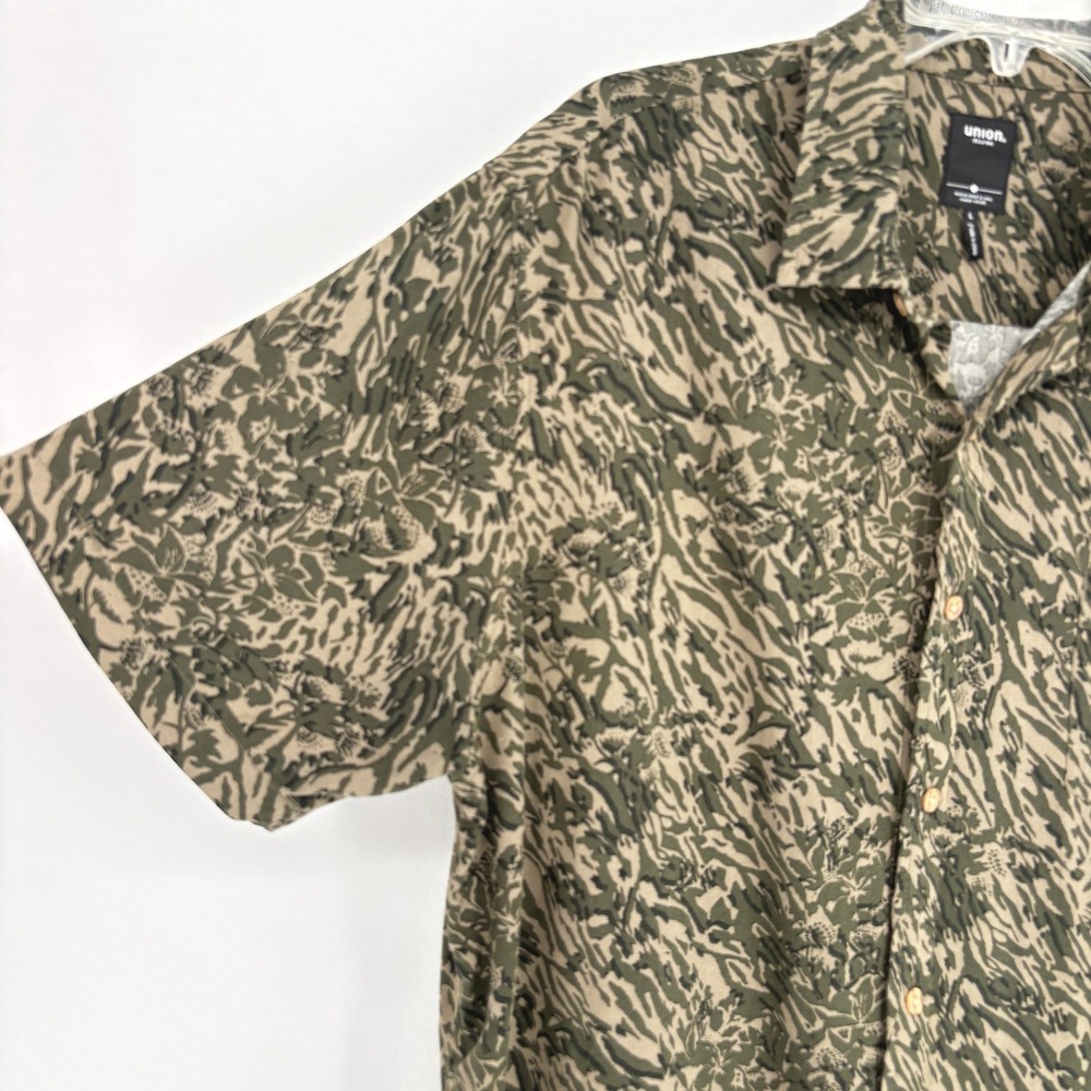 Union Brand Camo Floral Rayon Button Up Shirt Green Tropical Mens Large - Picture 3 of 8